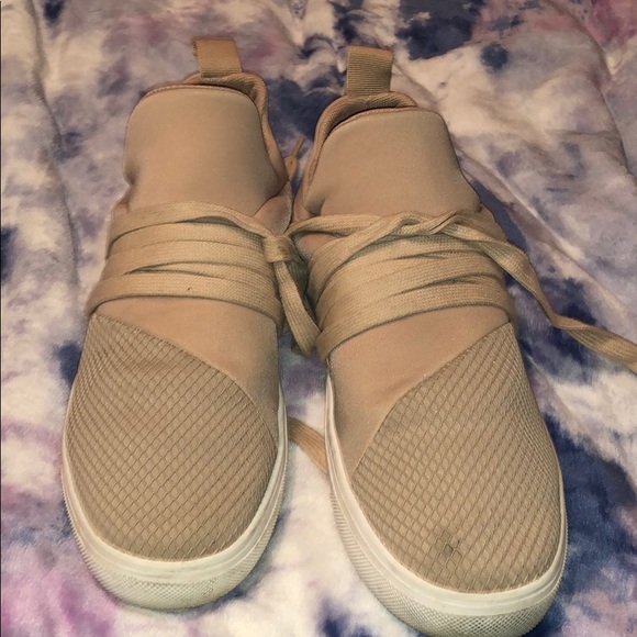 STEVE MADDEN cream shoes - Picture 2 of 3